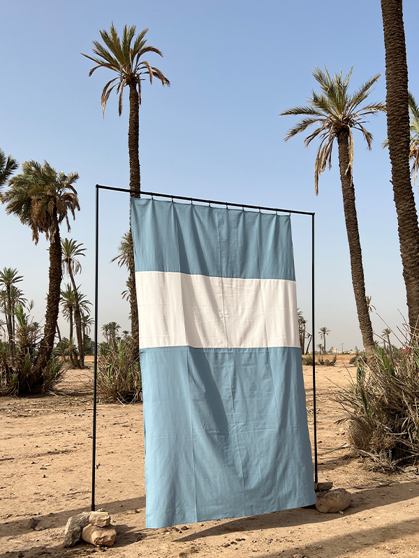 RIDEAUX TAMAYOURT, bleu clair et sa bande blanche