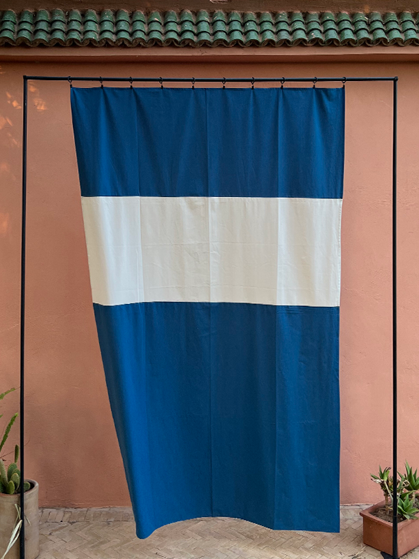 RIDEAUX TAMAYOURT, bleu foncé et sa bande blanche